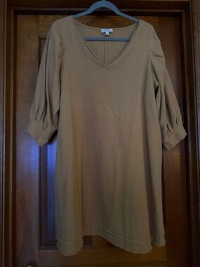 Umgee. Gold, v-neck dress   Size L. Cute and comfortable!